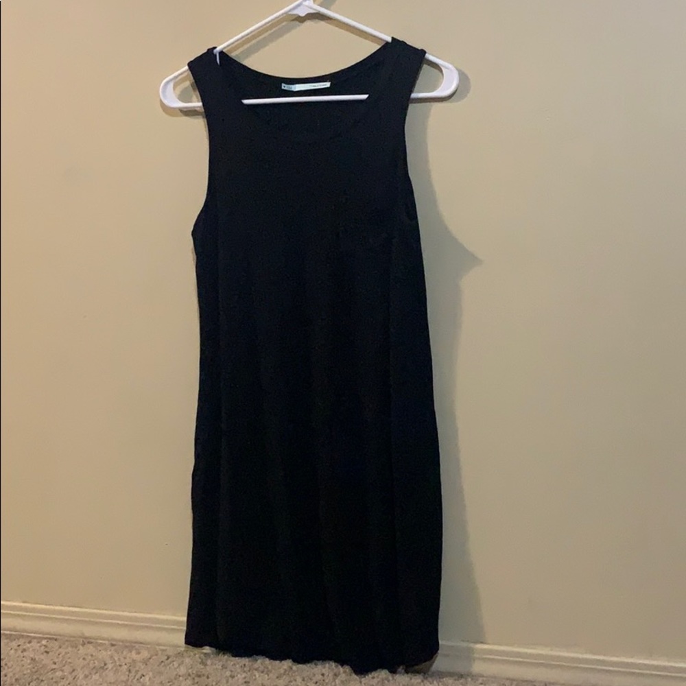 Scooped neck black tank with pocket
